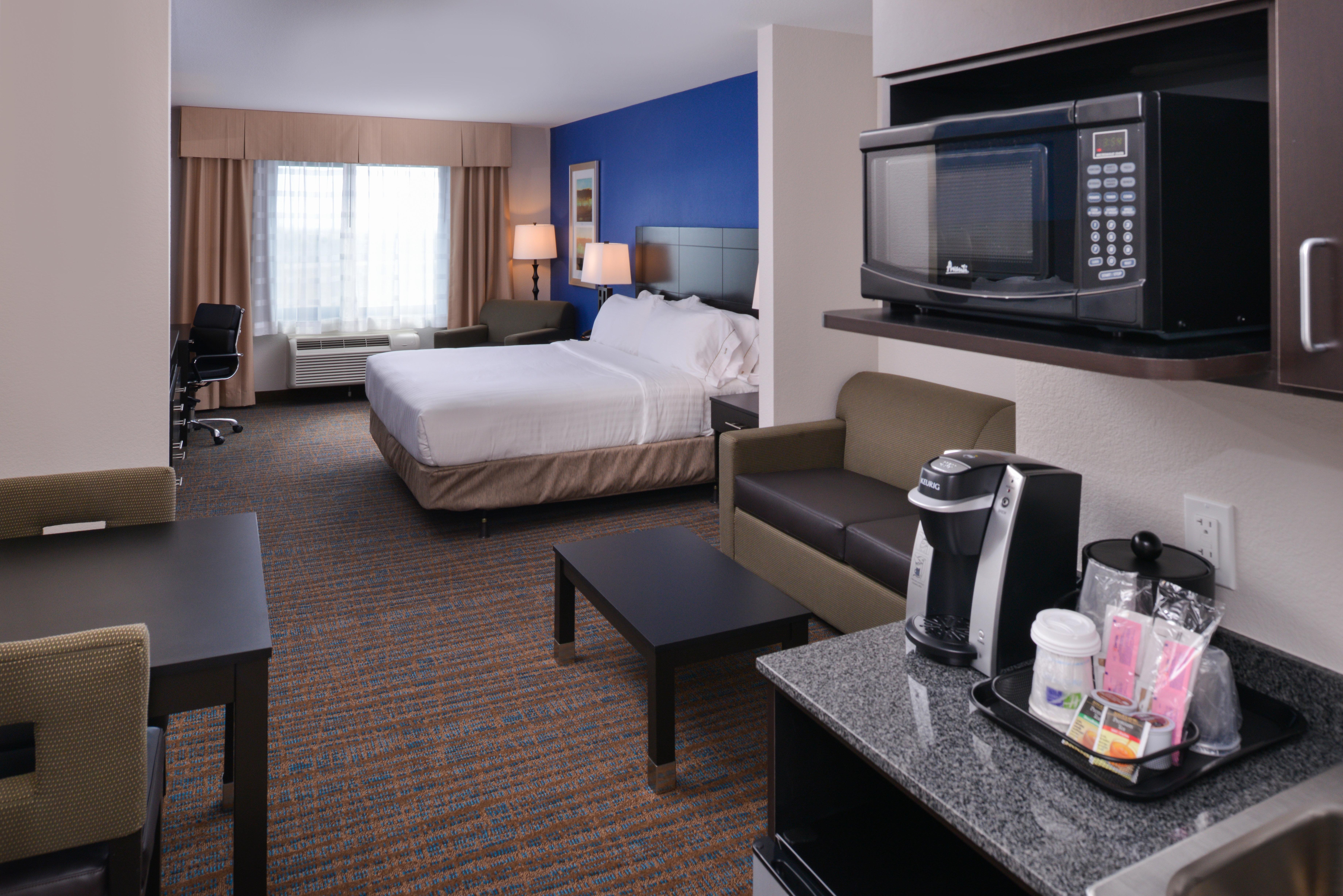 Holiday Inn Express & Suites Bakersfield Airport By Ihg Exterior photo