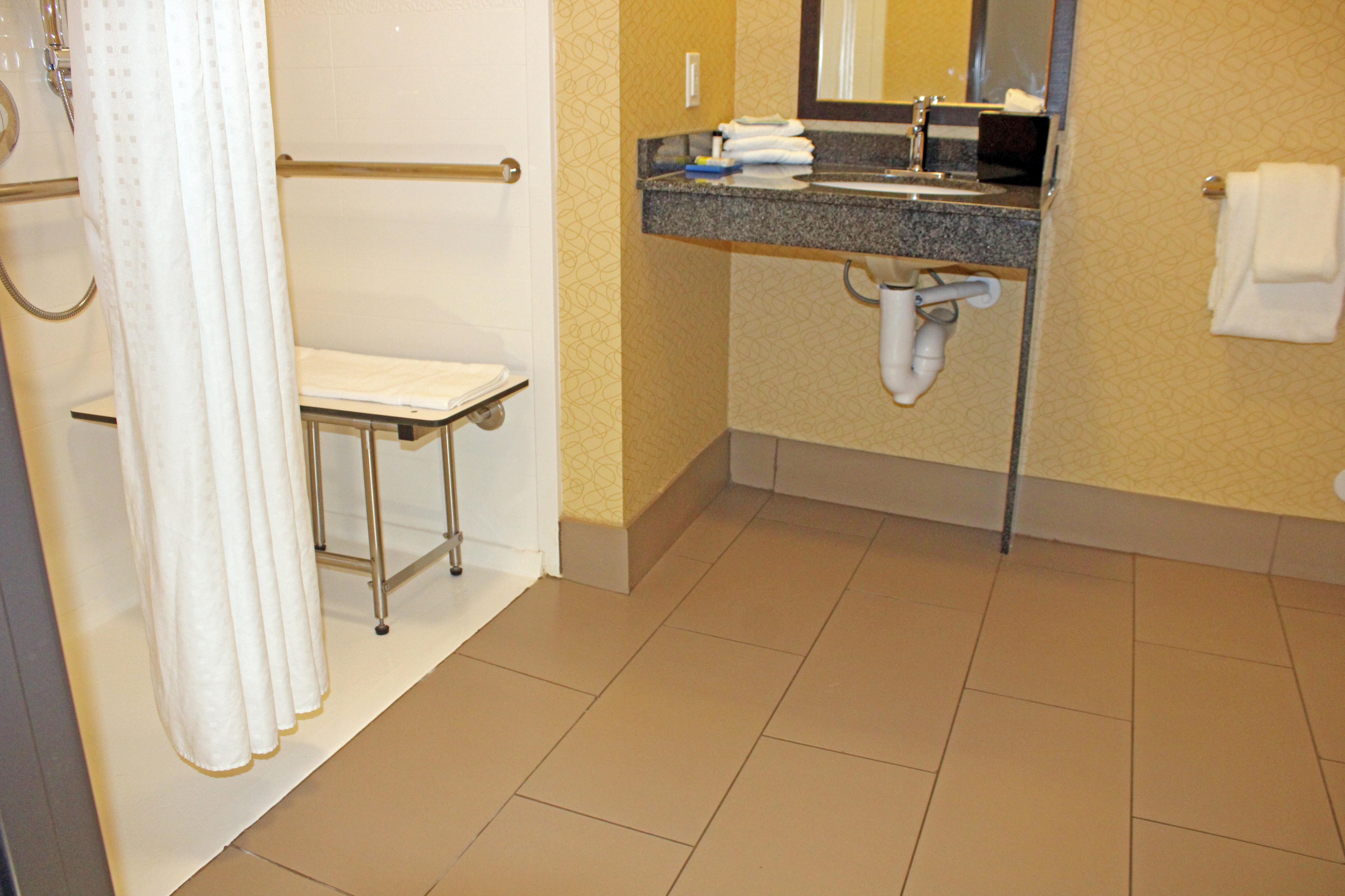 Holiday Inn Express & Suites Bakersfield Airport By Ihg Exterior photo