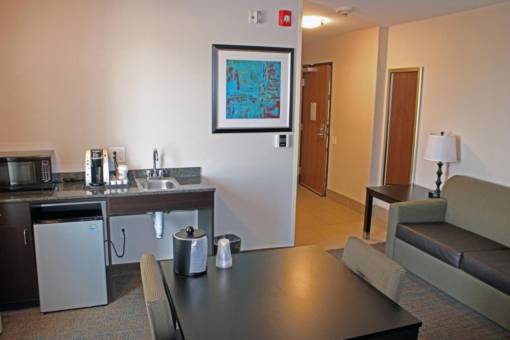Holiday Inn Express & Suites Bakersfield Airport By Ihg Exterior photo