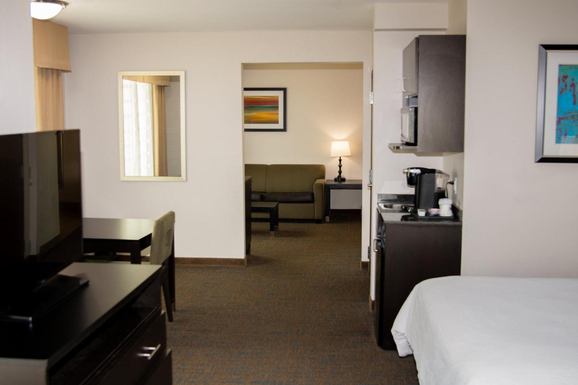 Holiday Inn Express & Suites Bakersfield Airport By Ihg Exterior photo