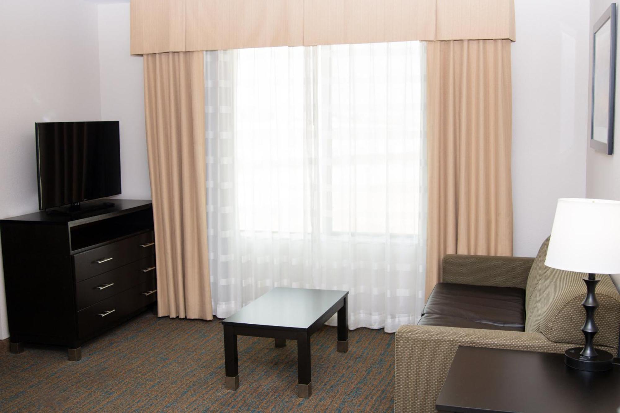 Holiday Inn Express & Suites Bakersfield Airport By Ihg Exterior photo