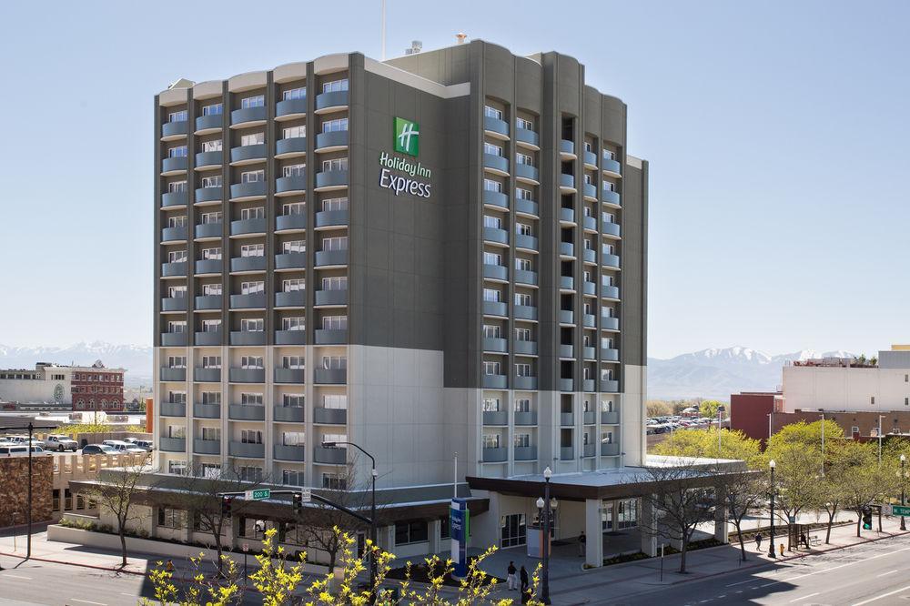 Holiday Inn Express & Suites Bakersfield Airport By Ihg Exterior photo